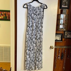 Stunning maxi dress in rayon, black and white floral